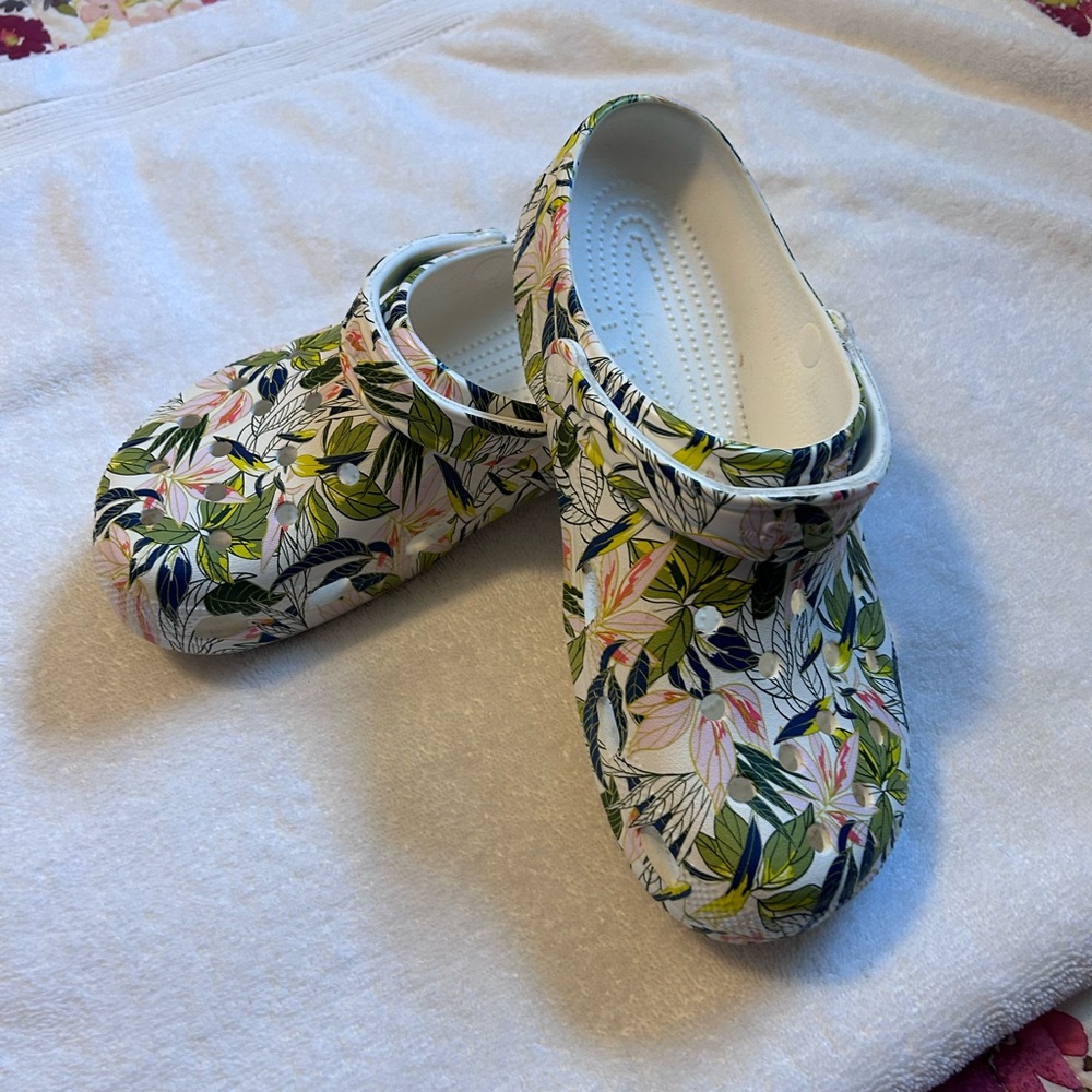 Crocs, floral size 11